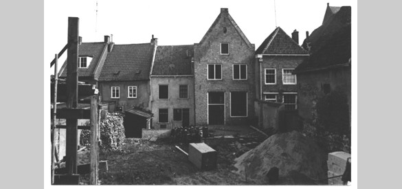 Achterzijde van de Kreijnckstraat na het bombardement. Het hoogste huis is Kreijnckstraat 3.
